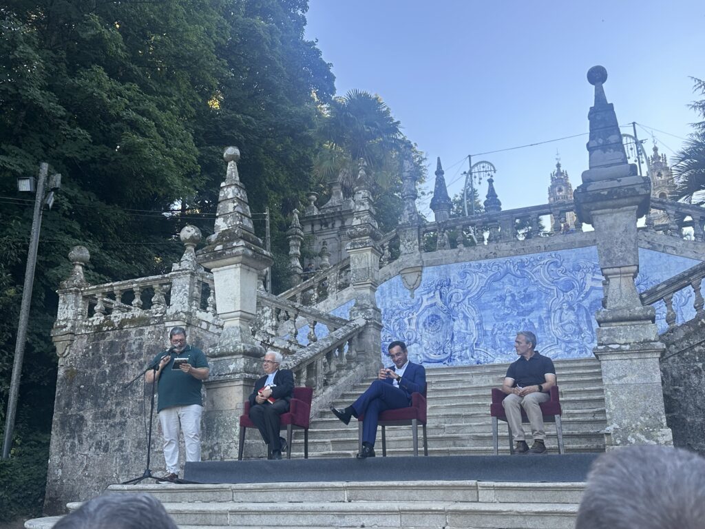  Painel de Azulejos da “Assunção de Nossa Senhora” reposto em Lamego - Jornal do Centro