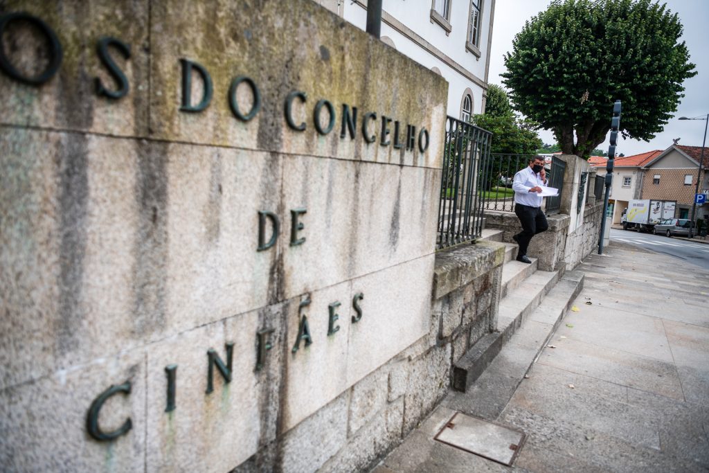  Ex-chefe de divisão da Câmara de Cinfães suspeita de lesar autarquia em quase 100 mil euros - Jornal do Centro