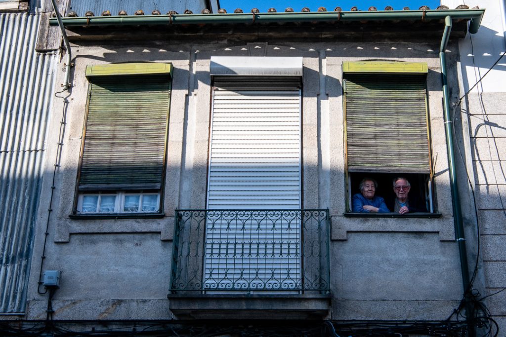 covid19_idosos_a_janela_0 - Jornal do Centro  Distrito de Viseu regista 18,4% de crimes contra idosos em 2024