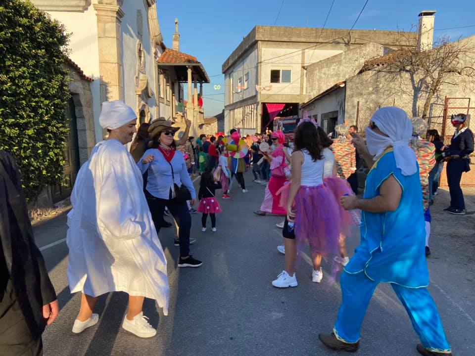  Dança dos Cus, a tradição de Carnaval que leva Cabanas de Viriato à rua - Jornal do Centro