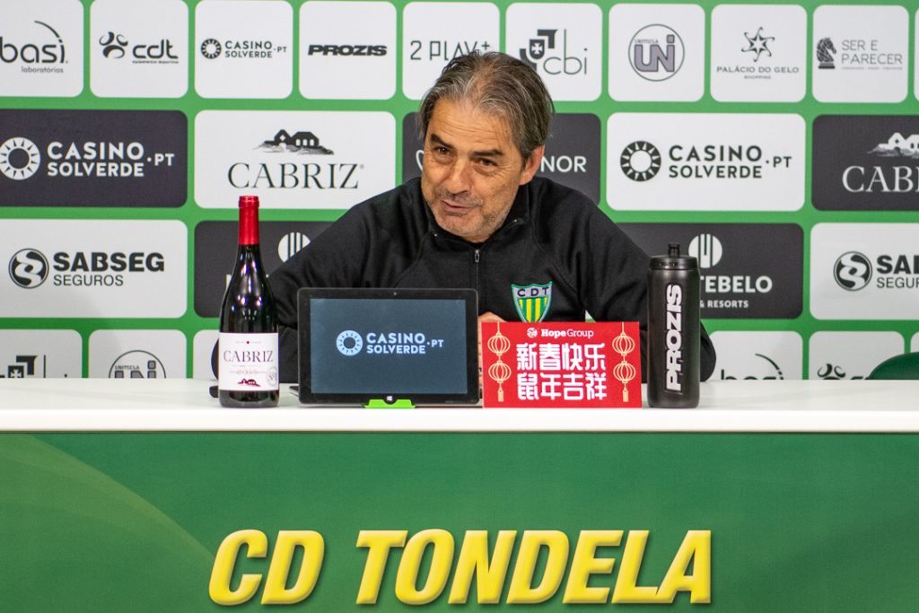  Tondela deseja rápidas melhoras a ex-treinador Natxo González após enfarte