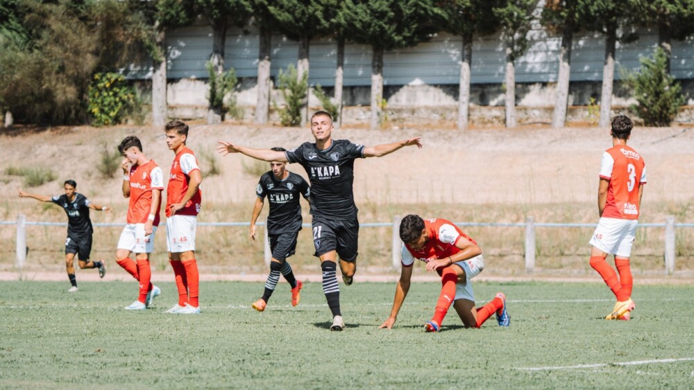  Académico de Viseu vence Braga e lidera Liga Revelação - Jornal do Centro