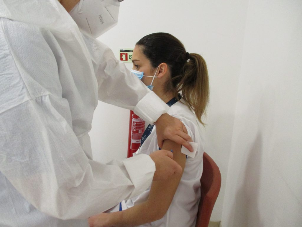  Administração de vacinas contra covid-19 baixou e contra a gripe estabilizou, aponta relatório apresentado em Viseu