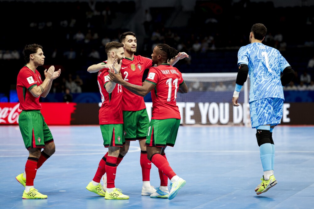  Portugal entra a golear no Mundial de futsal, André Coelho em destaque - Jornal do Centro