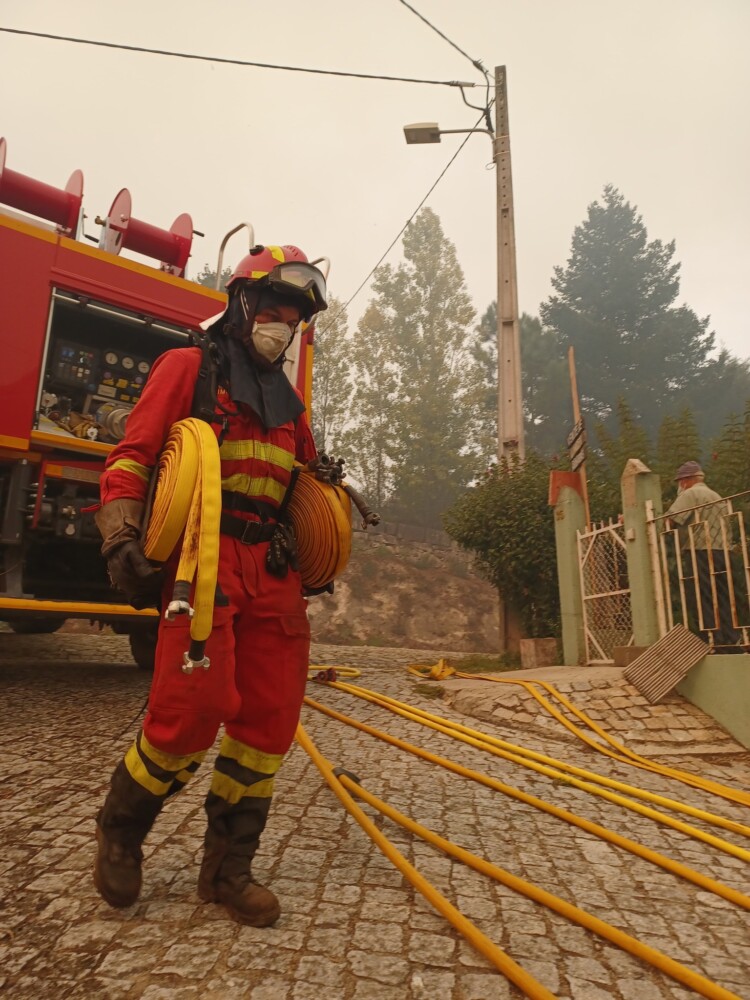  Incêndios: Vieram de Espanha para combater as chamas e acabaram a agradecer à população - Jornal do Centro