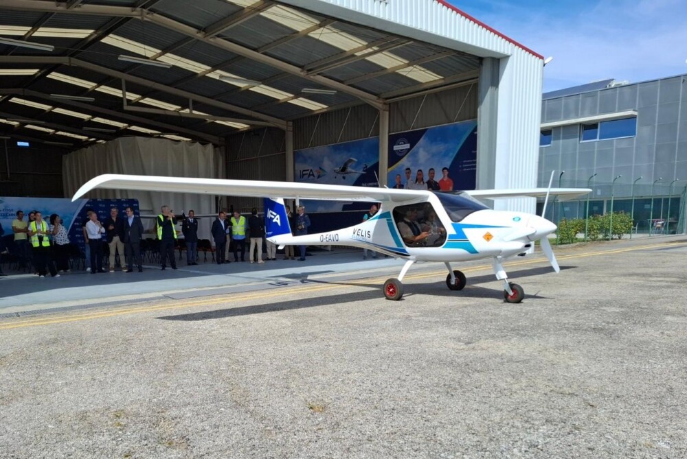  Avião 100 % elétrico pesa 500 quilos, leva duas pessoas e serve para dar aulas em Viseu - Jornal do Centro