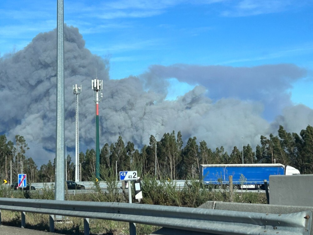  GNR apela aos automobilistas para não circular perto do fogo na A25 - Jornal do Centro