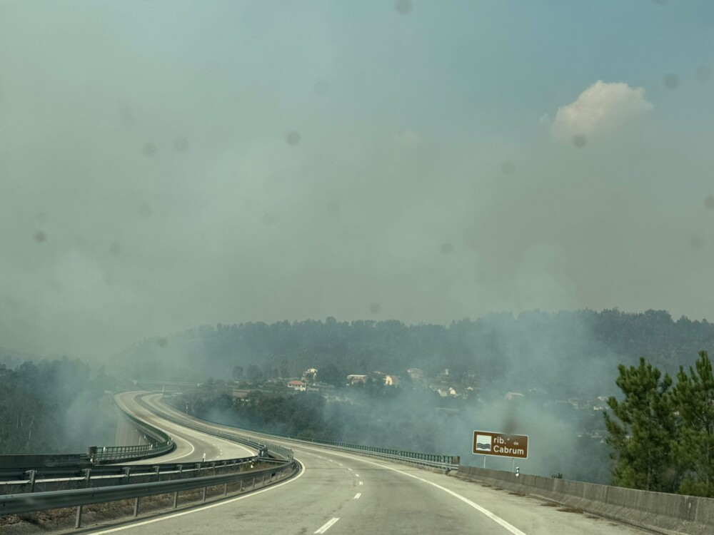  Incêndios: Todas as estradas reabertas no distrito de Viseu - Jornal do Centro