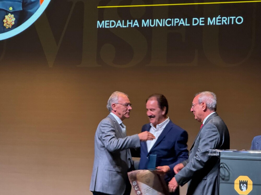  Entregues medalhas de mérito municipal a quem contribui para a afirmação de Viseu - Jornal do Centro