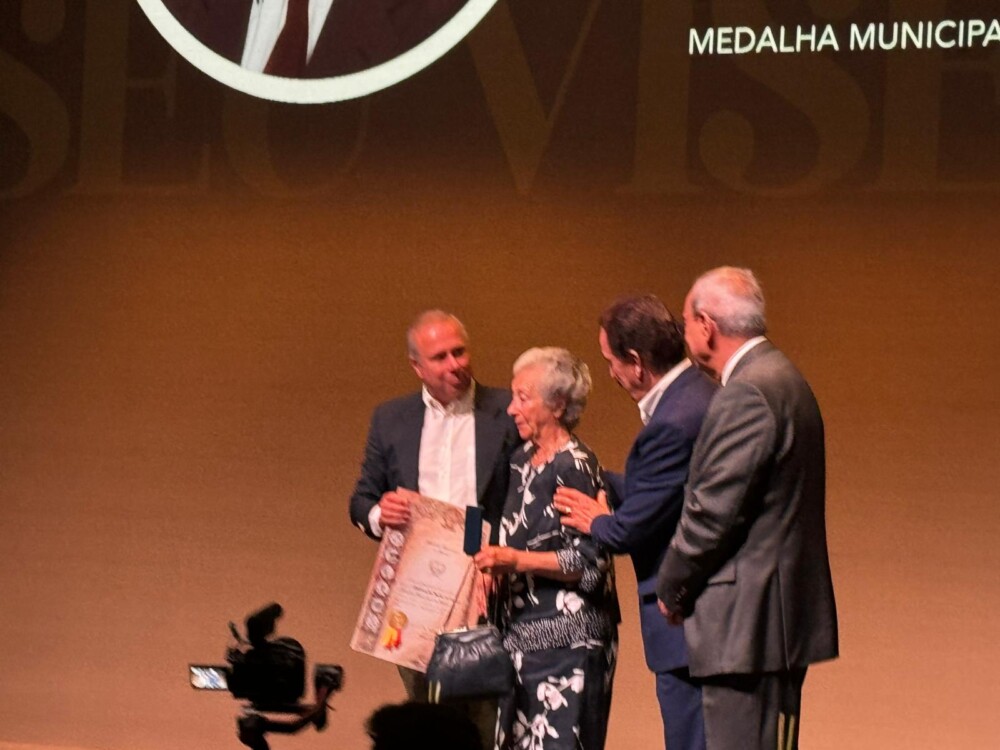  Entregues medalhas de mérito municipal a quem contribui para a afirmação de Viseu - Jornal do Centro