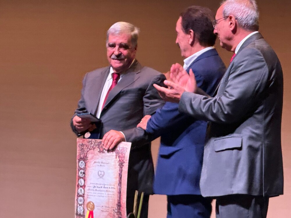  Entregues medalhas de mérito municipal a quem contribui para a afirmação de Viseu - Jornal do Centro