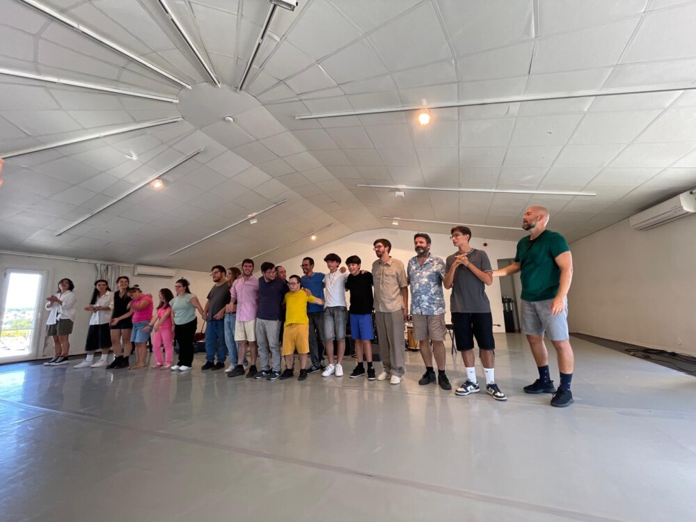  Espetáculo que une música, dança e trissomia 21 abre festival “Karma é…” - Jornal do Centro
