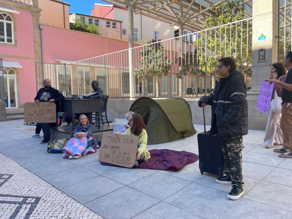  Protesto em Viseu exige ação imediata para combater crise na habitação - Jornal do Centro