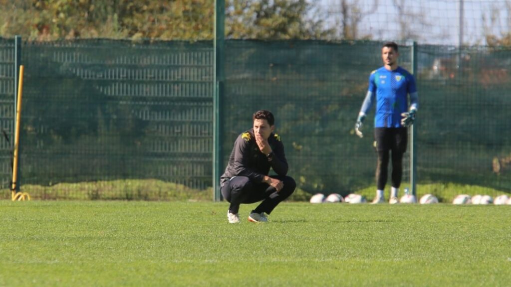  Treinador pede Tondela com atitude competitiva e coragem para ganhar ao Benfica B - Jornal do Centro