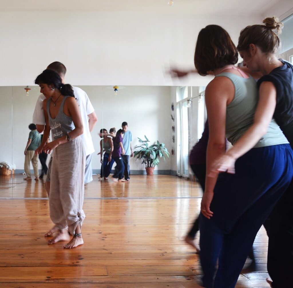  Dança de contacto e de improvisação no Lugar Presente, em Viseu - Jornal do Centro