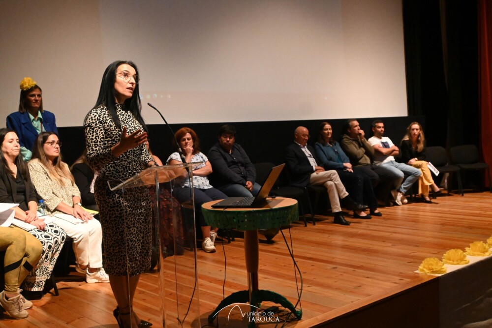  Seniores de Tarouca com atividades de música, desporto, artes e informática - Jornal do Centro