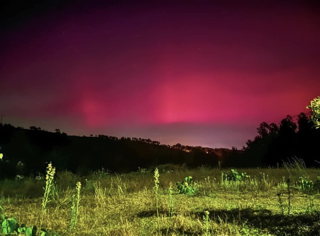  Aurora boreal vista na região de Viseu. Fenómeno registado nas redes sociais - Jornal do Centro