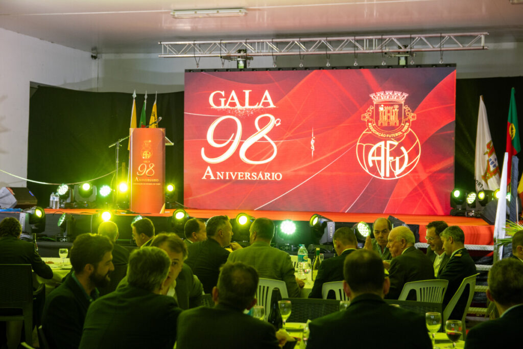  Associação de Futebol de Viseu faz 98 anos e distingue personalidades na festa - Jornal do Centro