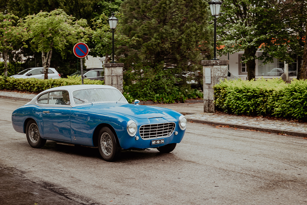  Museu do Caramulo sai à rua e mostra carros antigos - Jornal do Centro