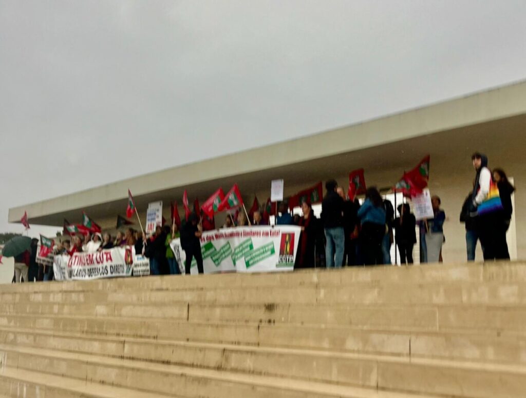  Trabalhadores das cantinas e refeitórios reclamam melhores condições de trabalho - Jornal do Centro