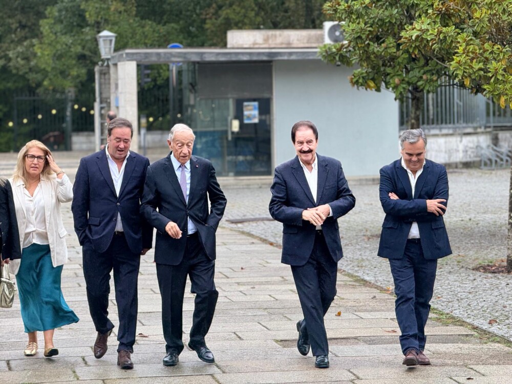  Marcelo Rebelo de Sousa deu aula na Alves Martins e diz que está com a matéria em dia - Jornal do Centro