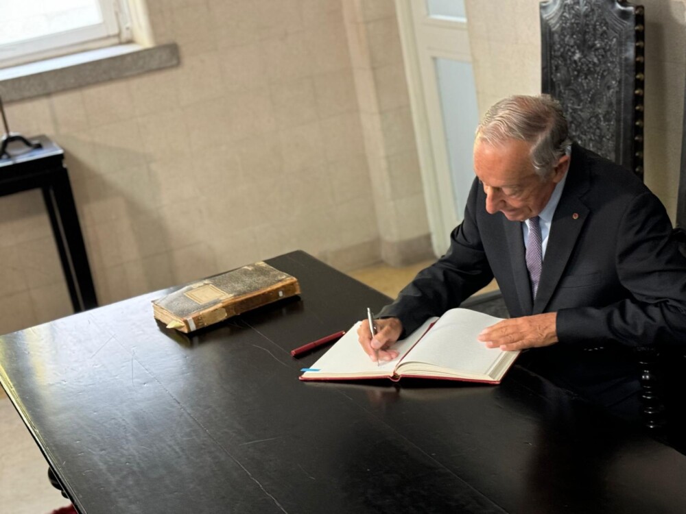  Marcelo Rebelo de Sousa deu aula na Alves Martins e diz que está com a matéria em dia - Jornal do Centro