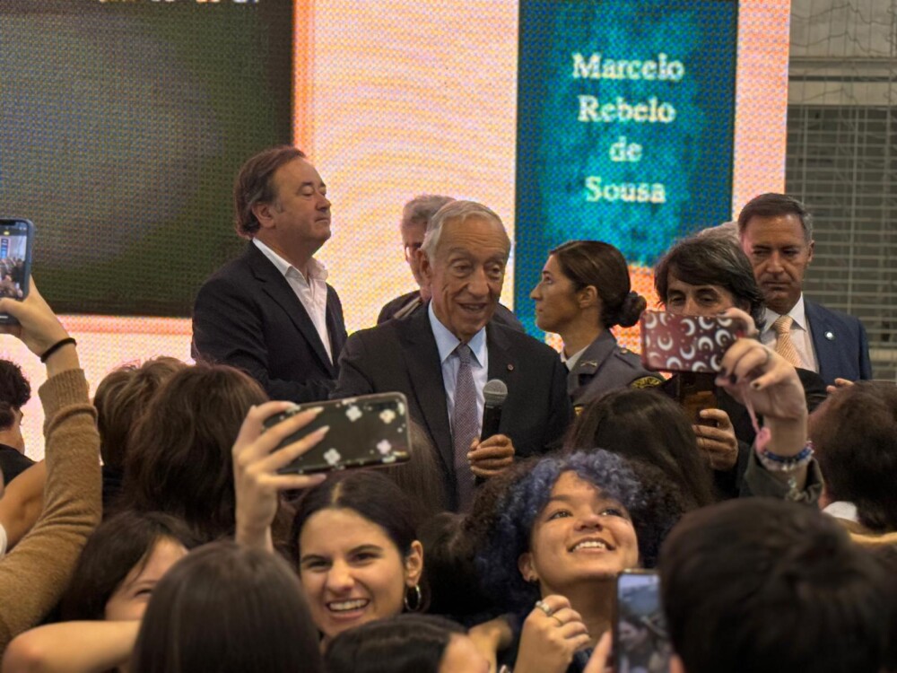  Marcelo Rebelo de Sousa deu aula na Alves Martins e diz que está com a matéria em dia - Jornal do Centro