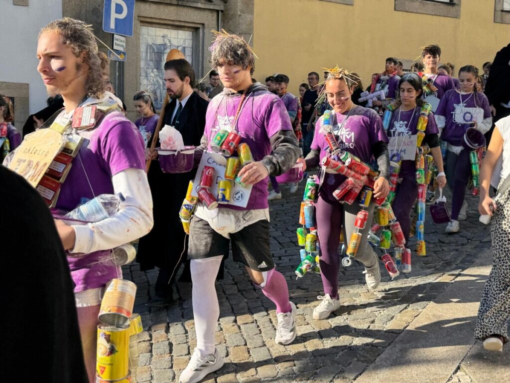  Uma Latada em Viseu de sol, barulho e “espírito uno” - Jornal do Centro