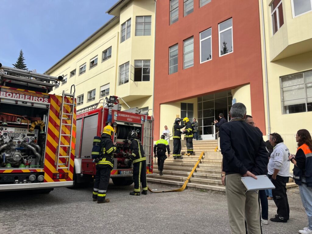  Sirenes e fumo: simulacro testa segurança do hospital psiquiátrico em Viseu - Jornal do Centro