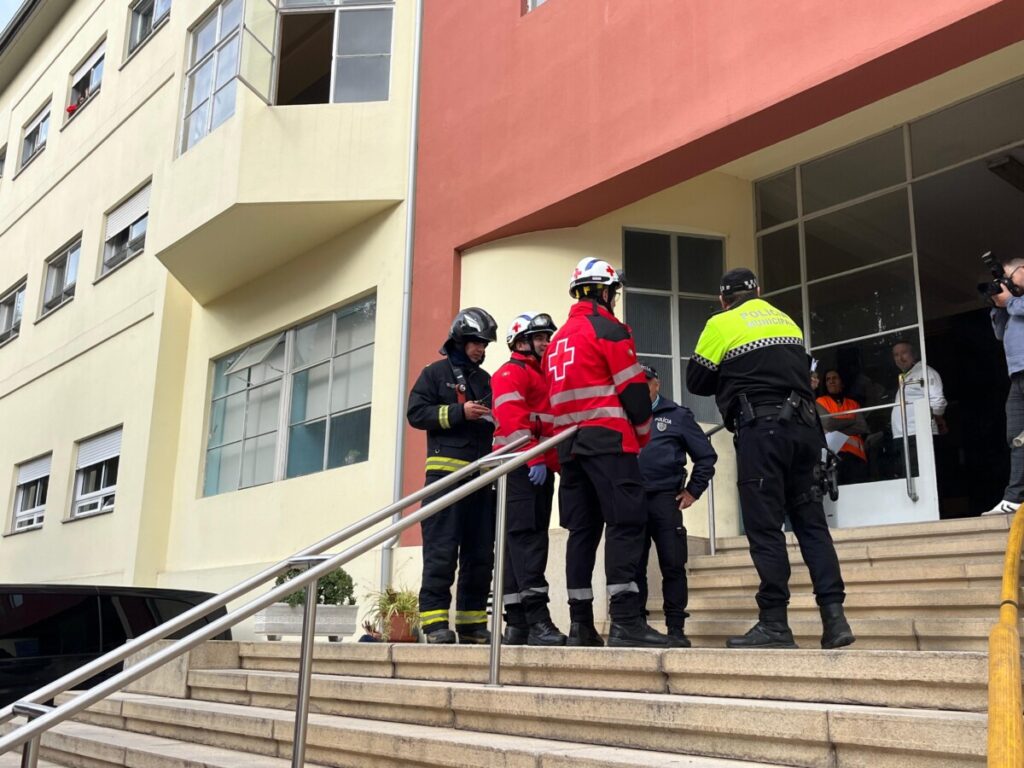  Sirenes e fumo: simulacro testa segurança do hospital psiquiátrico em Viseu - Jornal do Centro