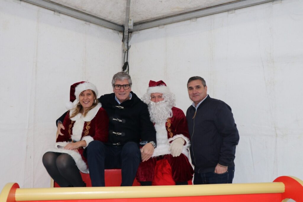  Carregal do Sal vive época natalícia com parada do Pai Natal - Jornal do Centro
