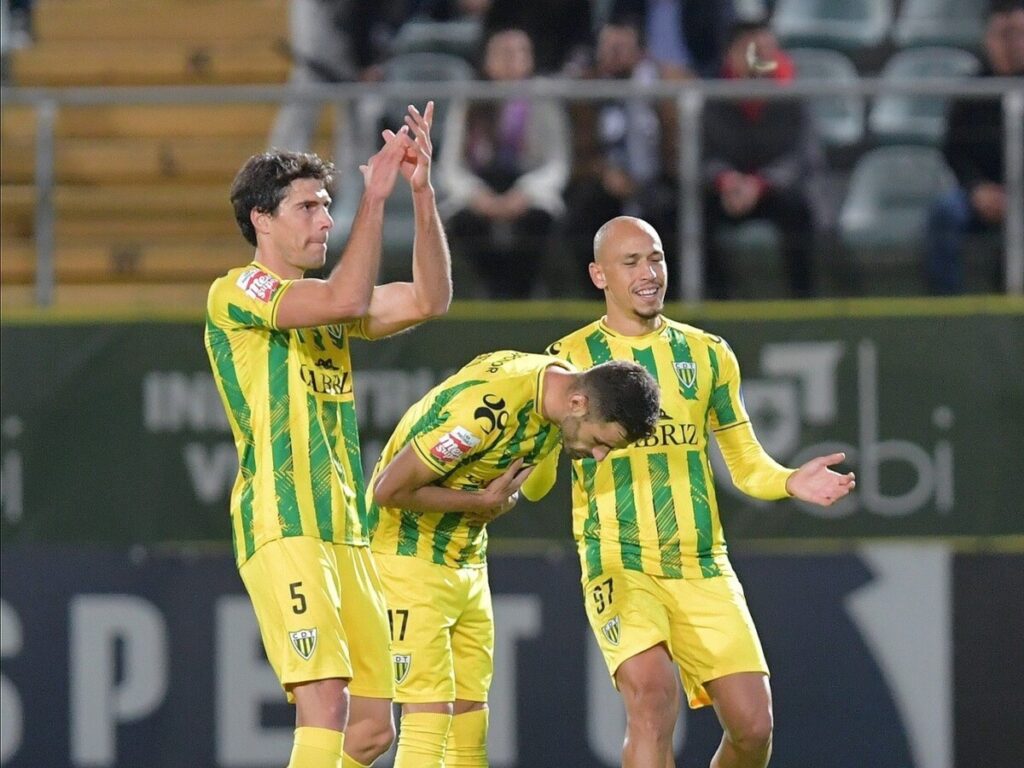  Goleador do Tondela votado como o melhor dos meses de setembro e outubro - Jornal do Centro