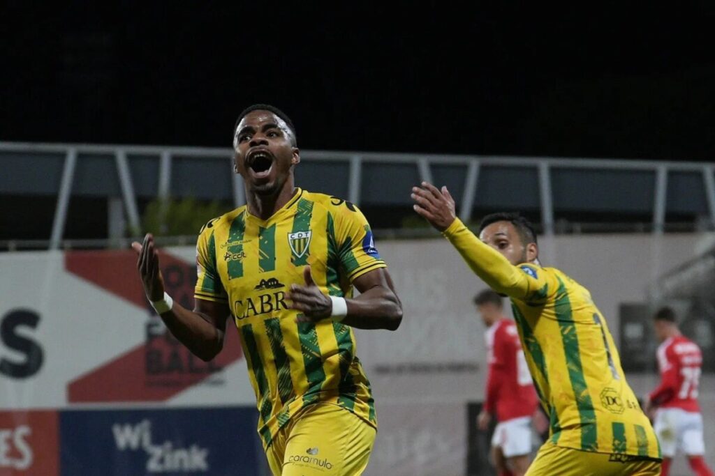  Golo de jogador do Tondela pode ser o melhor de setembro e outubro - Jornal do Centro