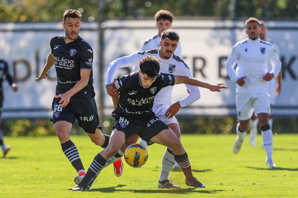  Académico de Viseu empata com Vitória de Guimarães em jogo-treino - Jornal do Centro
