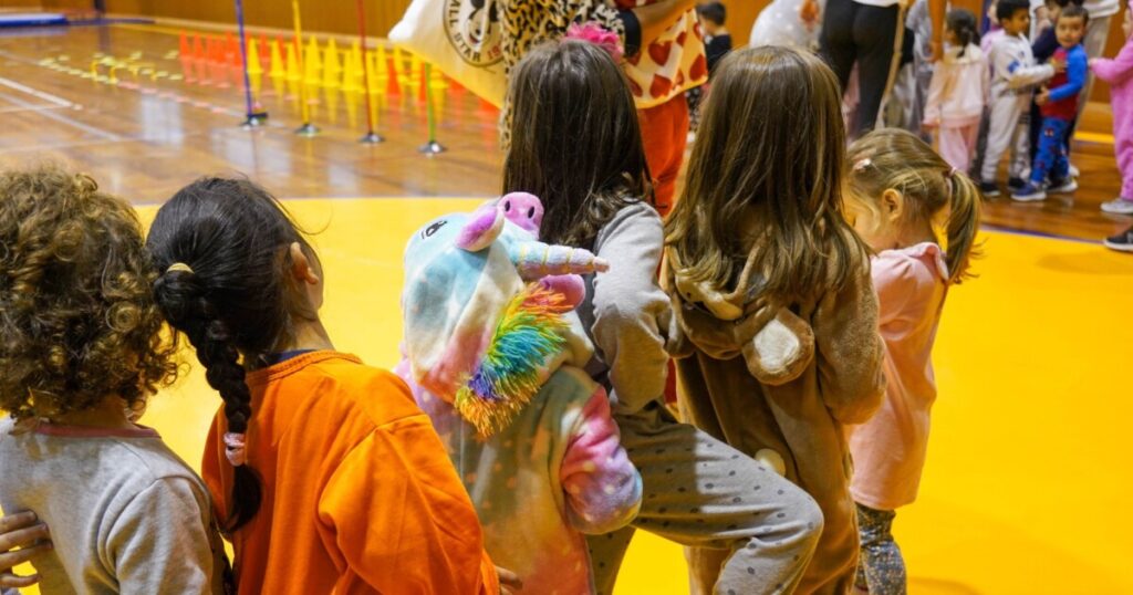  Crianças de Moimenta da Beira foram de pijama para a escola… - Jornal do Centro