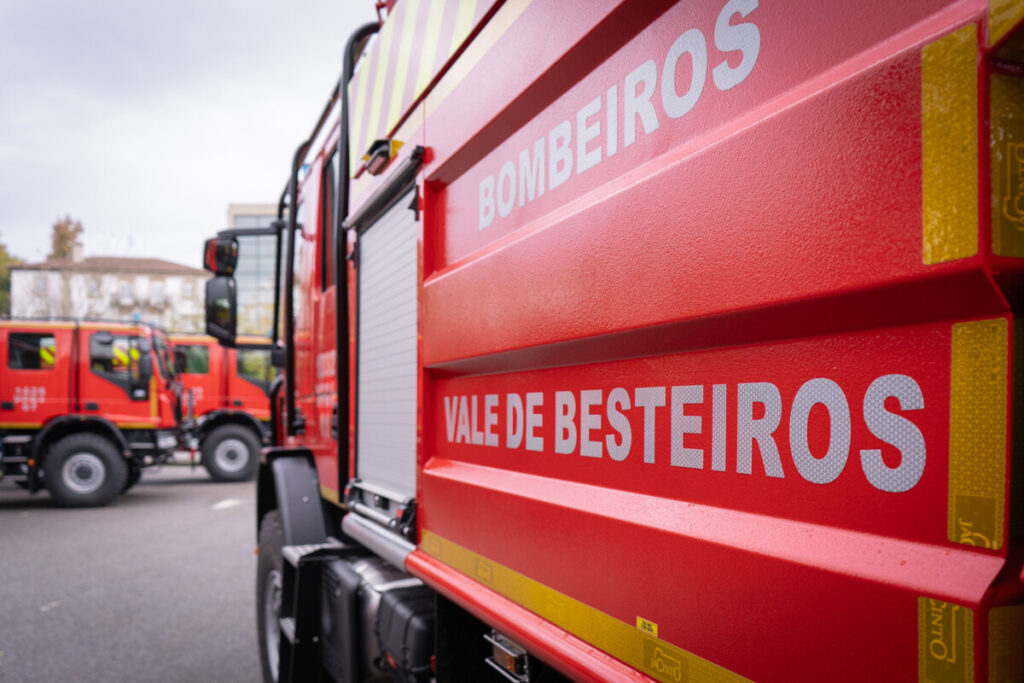  Bombeiros recebem novos veículos de combate a incêndios em Tondela - Jornal do Centro