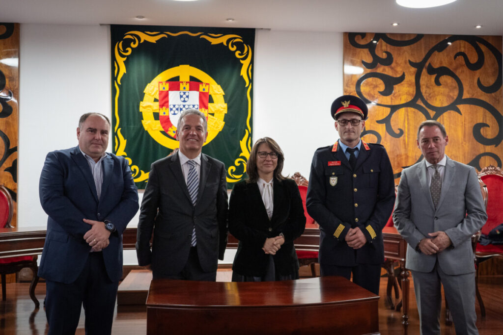  Bombeiros recebem novos veículos de combate a incêndios em Tondela - Jornal do Centro