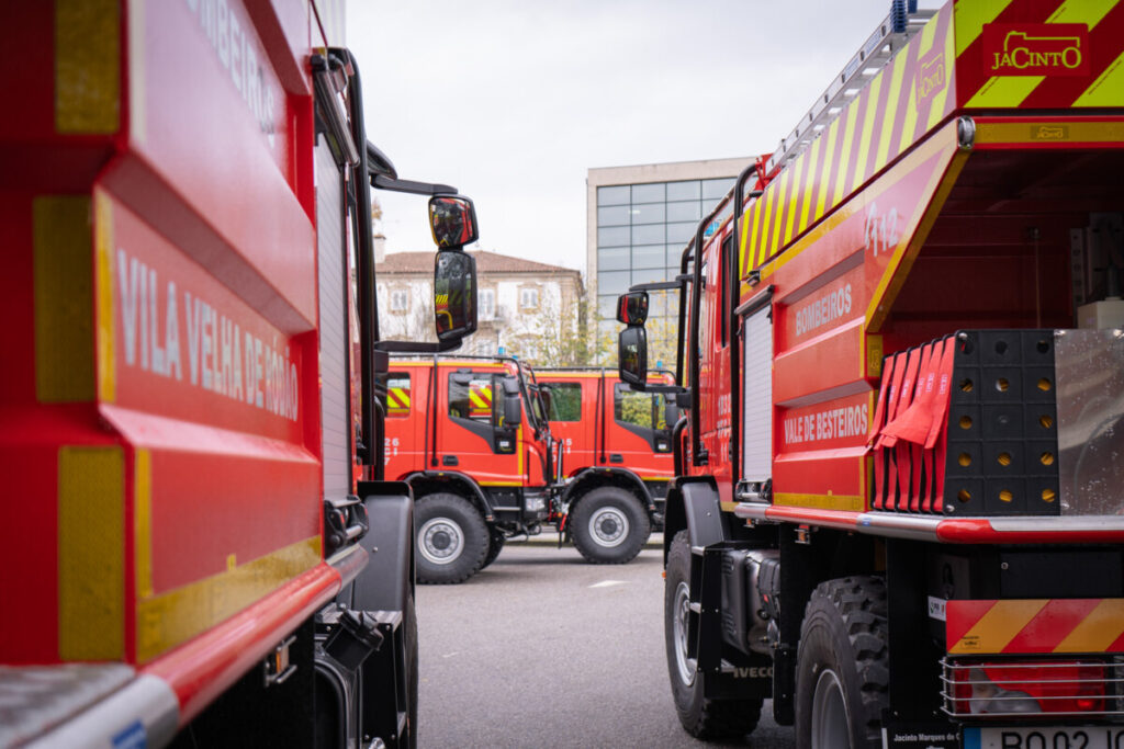  Bombeiros recebem novos veículos de combate a incêndios em Tondela - Jornal do Centro