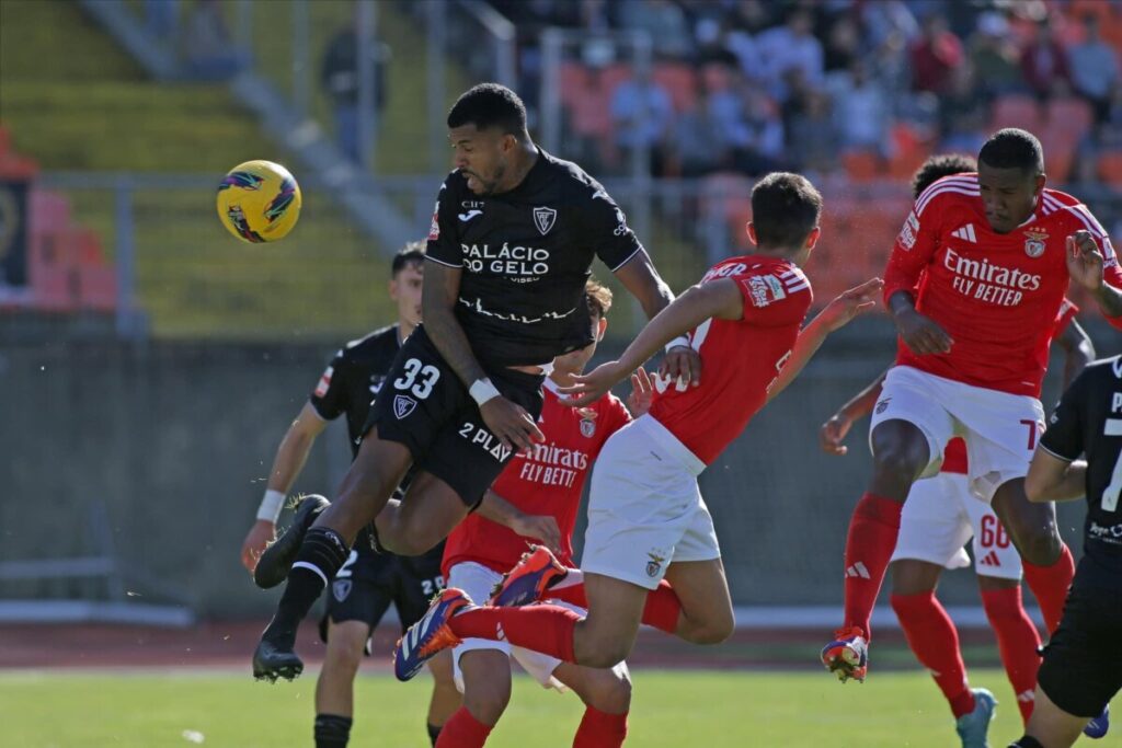  Académico de Viseu empata em casa contra o Benfica B - Jornal do Centro
