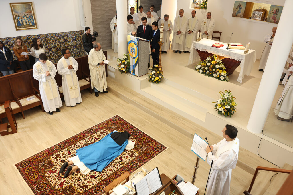  Irmã de 26 anos assume votos de obediência, castidade e clausura em Mosteiro de Viseu - Jornal do Centro