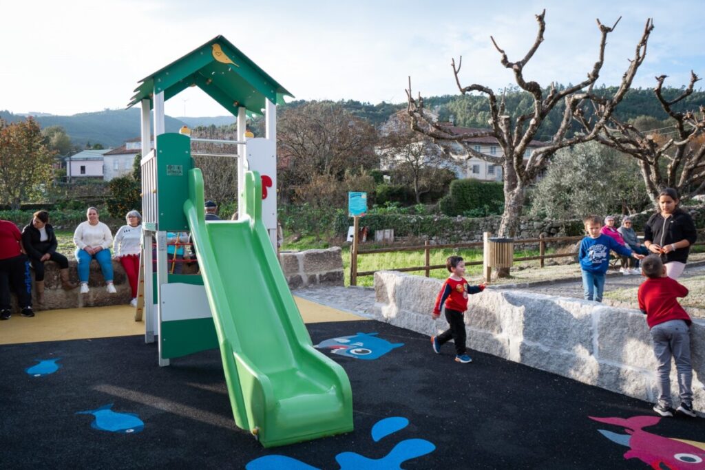  Parque infantil inaugurado em Tondela após investimento de 20 mil euros - Jornal do Centro