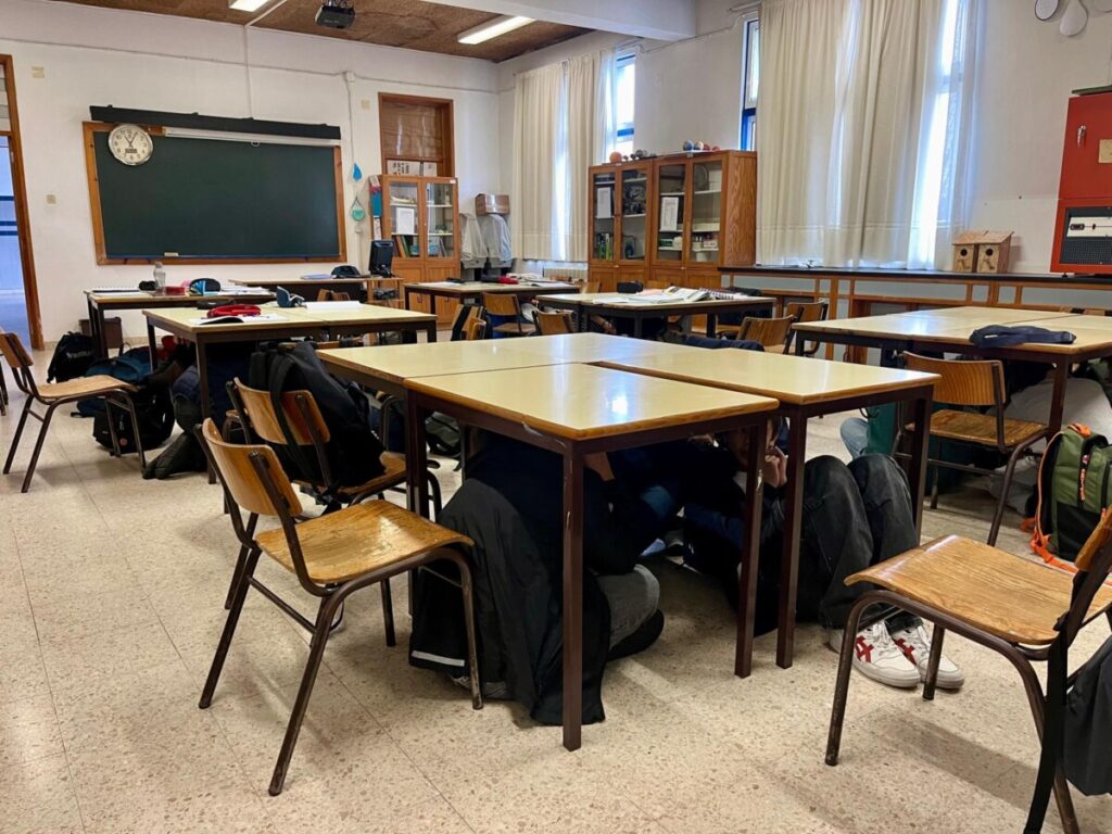  Simulacro: A terra tremeu e os alunos da Escola de Mundão, em Viseu, mostraram estar preparados - Jornal do Centro
