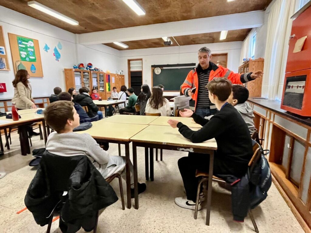  Simulacro: A terra tremeu e os alunos da Escola de Mundão, em Viseu, mostraram estar preparados - Jornal do Centro