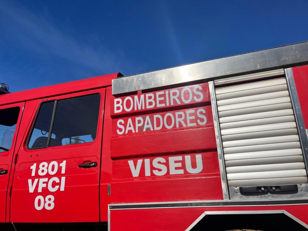  Três pessoas desalojadas em Viseu após incêndio em habitação - Jornal do Centro