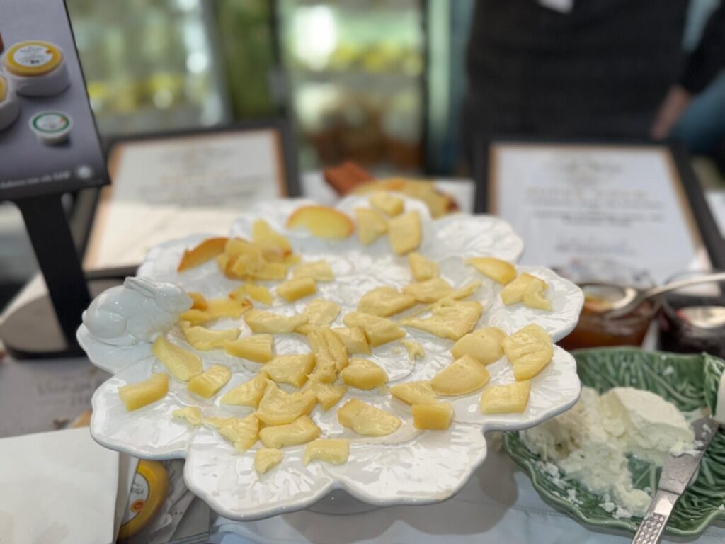  Até domingo, somos todos “afinadores” de queijo no maior concurso do mundo que decorre em Viseu - Jornal do Centro