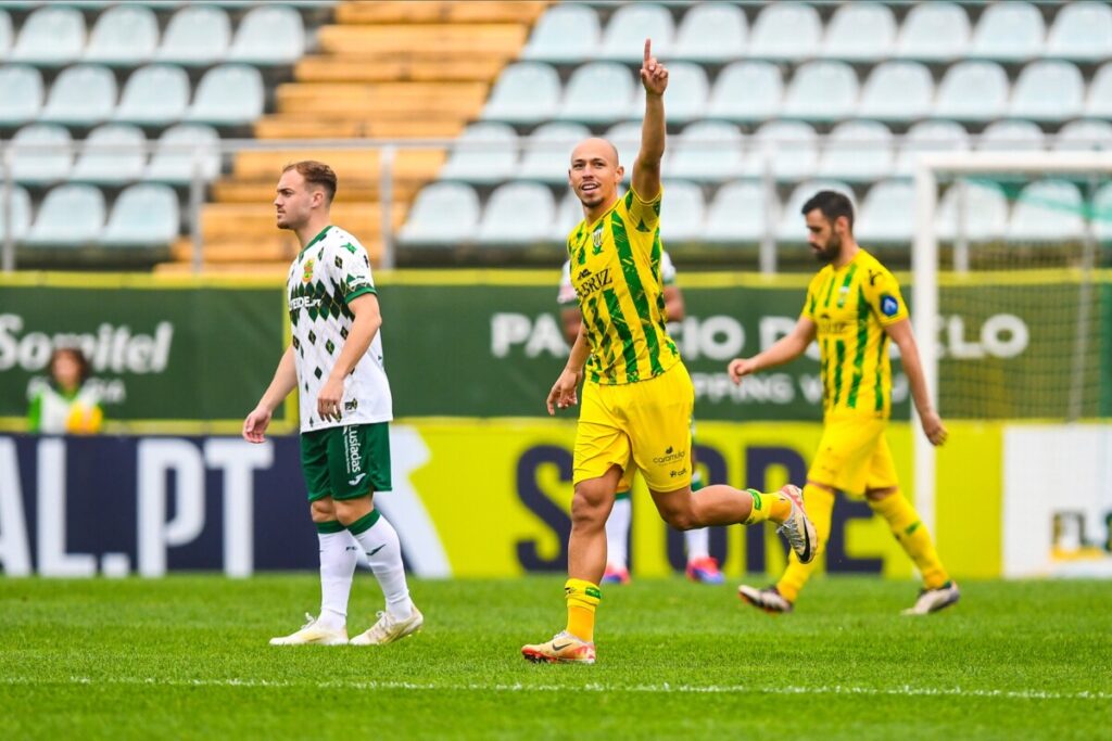  Segue o líder! Tondela ganha ao Paços de Ferreira e lidera Segunda Liga - Jornal do Centro