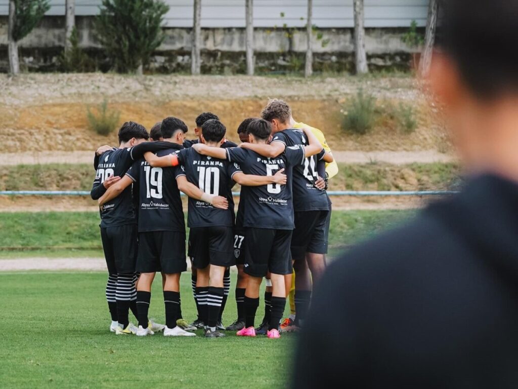  Académico de Viseu empata e deixa por um fio a luta pelo título de sub-23 - Jornal do Centro