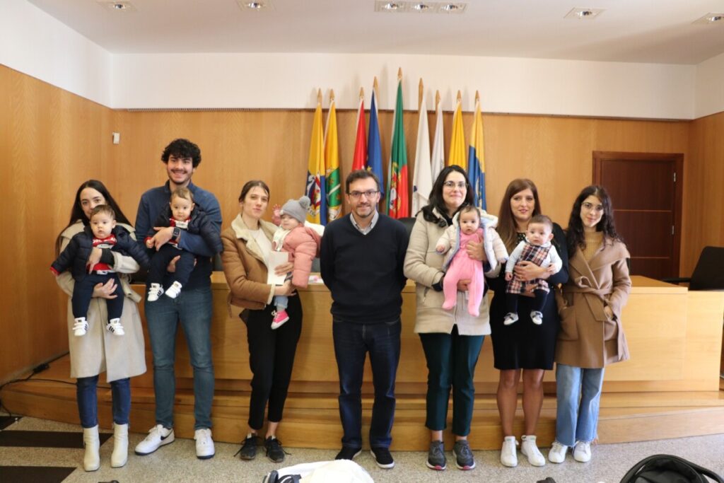  Famílias de Vila Nova de Paiva recebem 8 mil euros em apoios à natalidade - Jornal do Centro