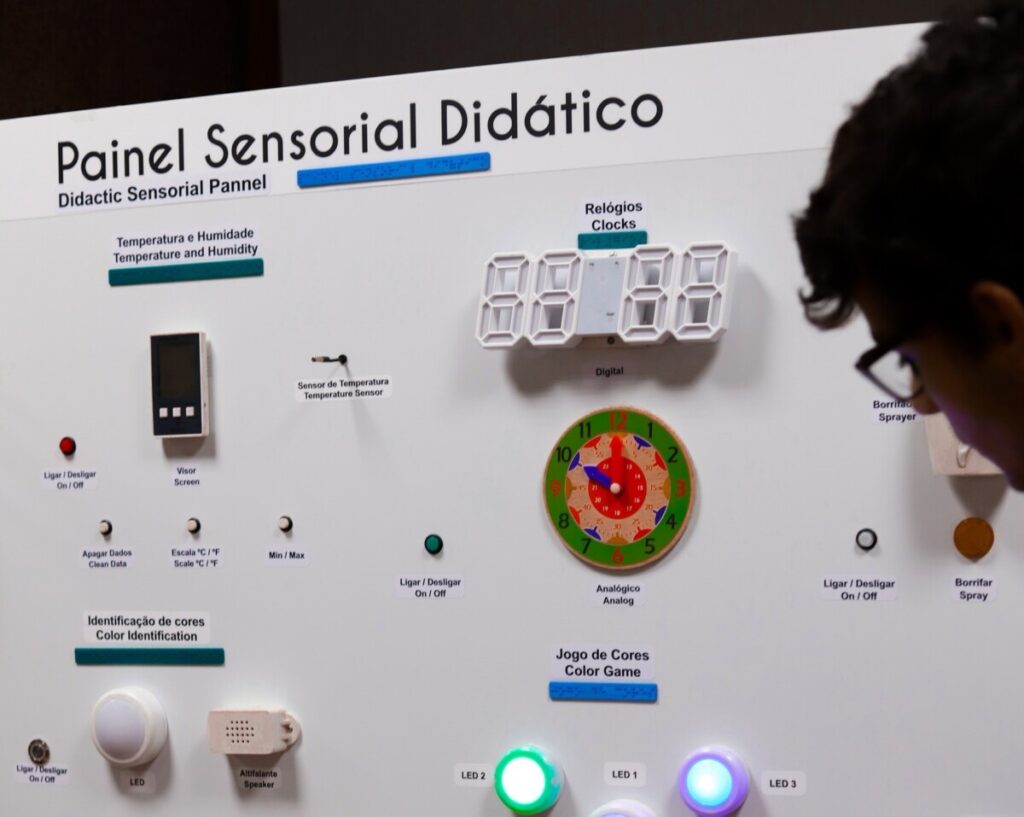  Alunos da Escola Mariana Seixas criam painel sensorial para crianças com necessidades especiais - Jornal do Centro