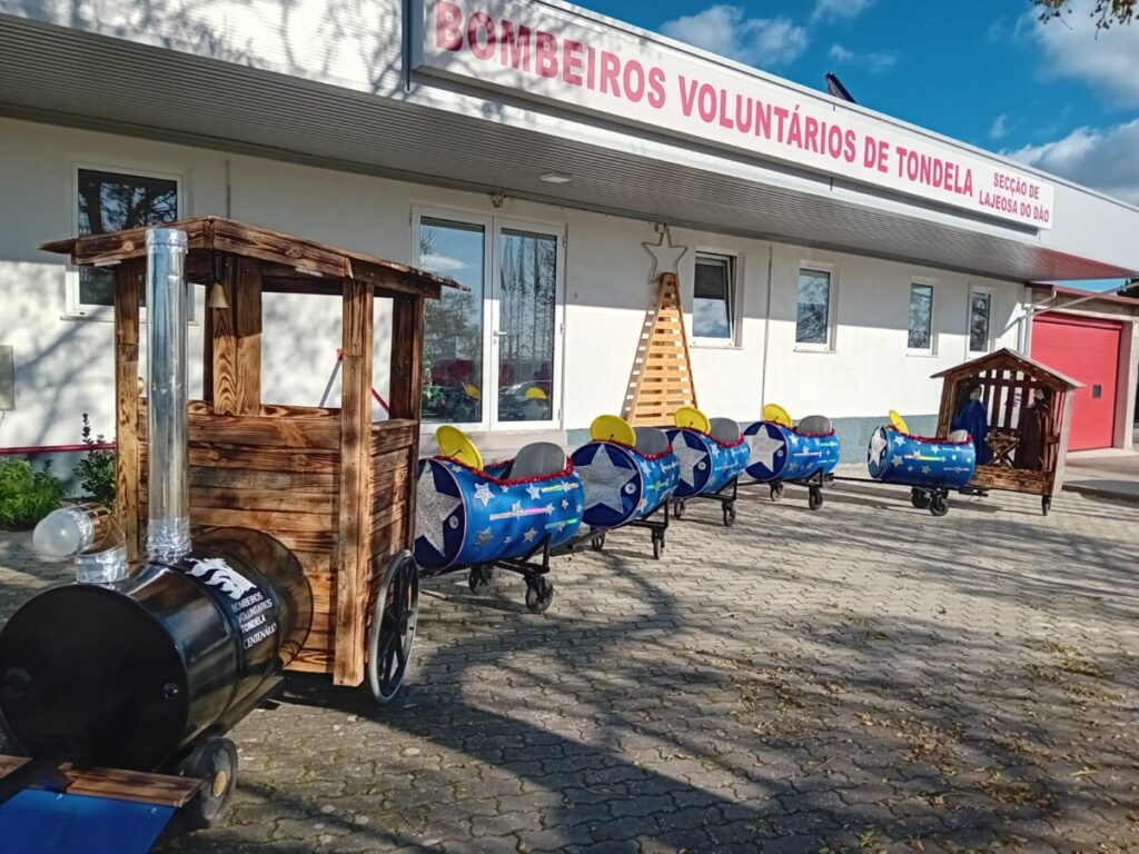  Bombeiros de Tondela constroem comboio de Natal com materiais reciclados - Jornal do Centro
